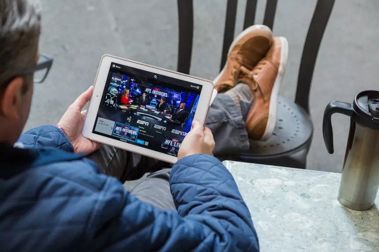 Best Cable TV Services to Watch TV While Traveling